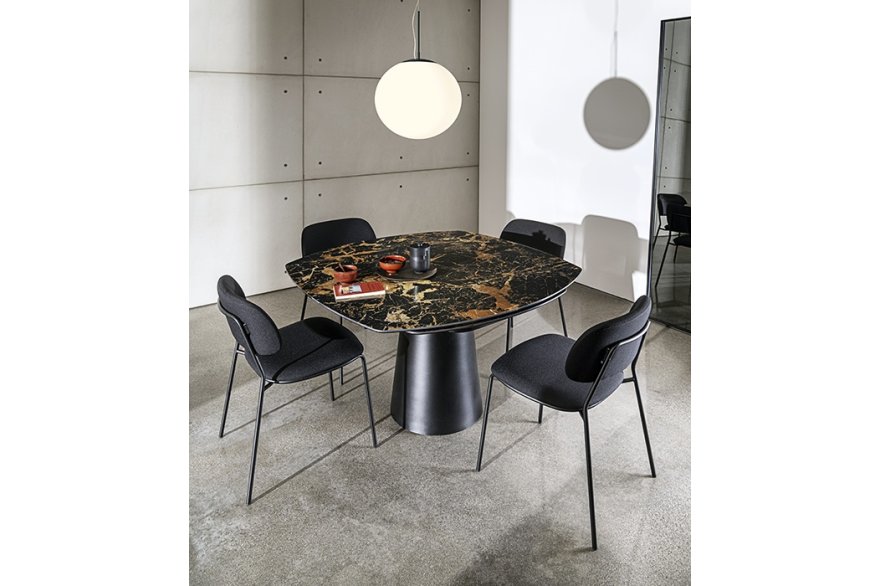 Jídelní stůl Totem