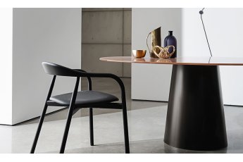 Jídelní stůl Totem