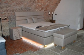 Čalouněná postel Boxspring