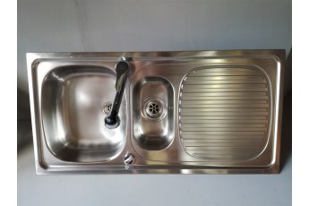 Nerezový dřez FRANKE Mikado MON 660 s baterií SINKS Vento 4S - prodej vzorku