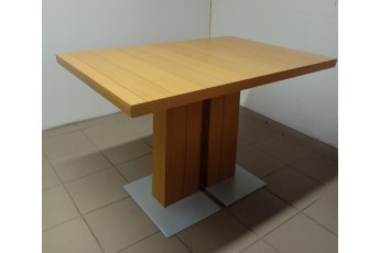 Jídelní stůl Domino
