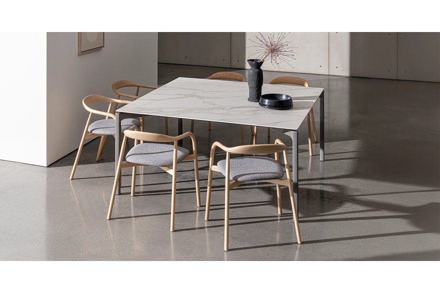 Jídelní stůl Bone