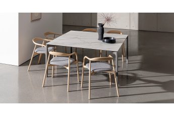 Jídelní stůl Bone