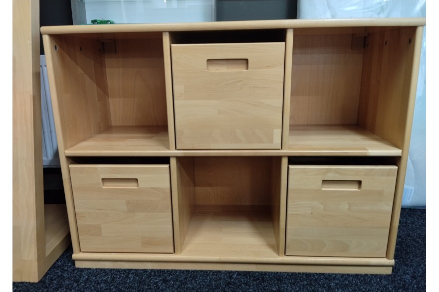 Policový regál se třemi zásuvkami